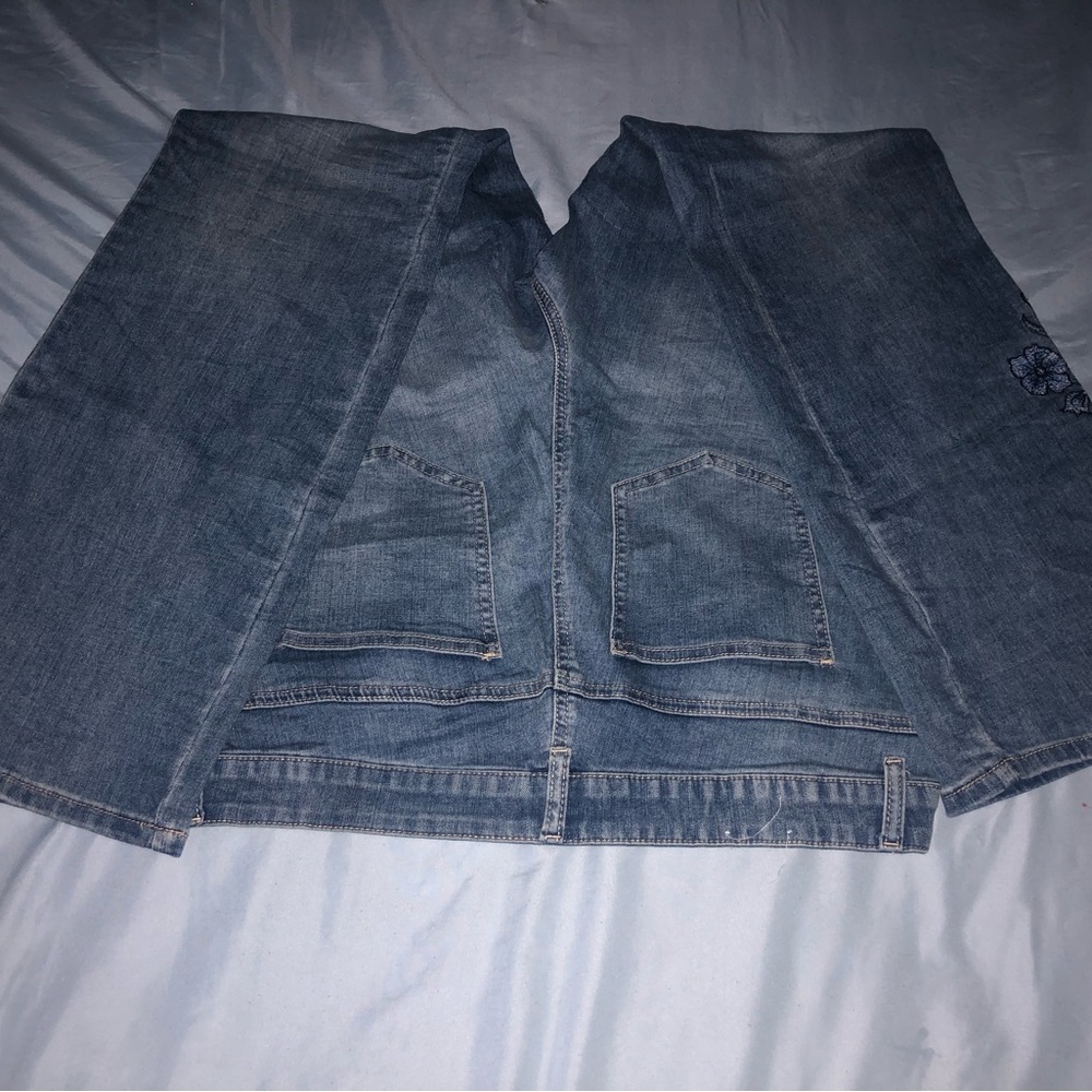 Westport Signature Fit Floral Embroidered Denim Boot Cut Jeans Size 16